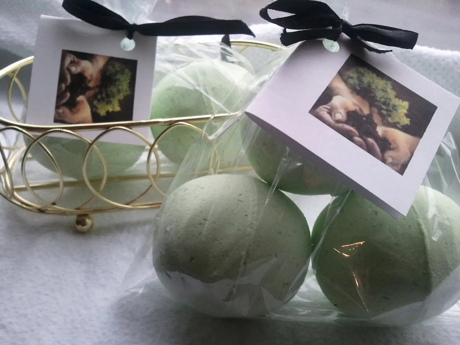 14 bath bombs in Bonsai fragrance, gift bag bath fizzies, great for dry skin, shea, cocoa, 7 ultra rich oils Spa Pure