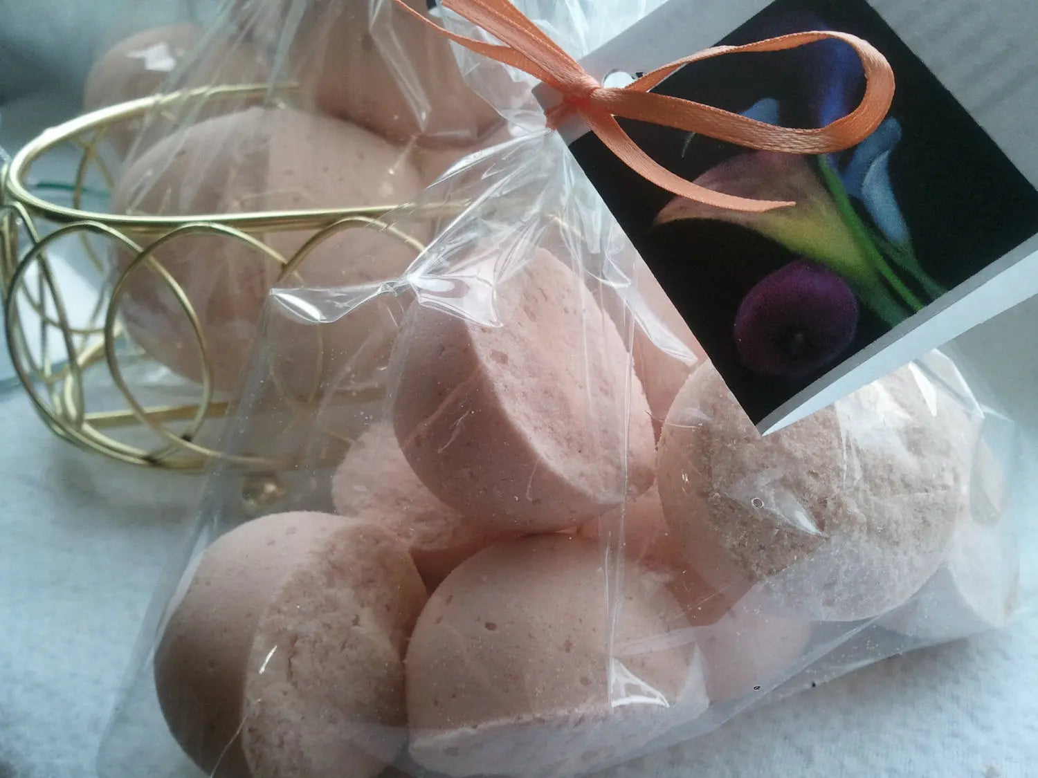 14 bath bombs in Amber Patchouli fragrance, gift bag bath fizzies, great for dry skin Spa Pure