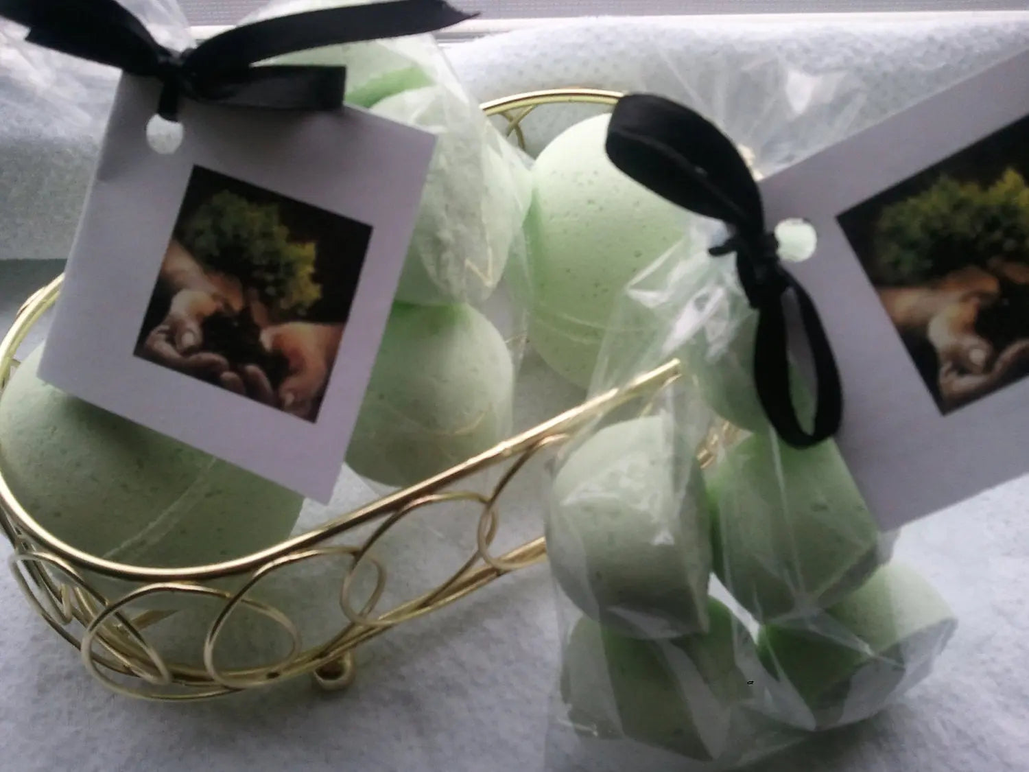 14 bath bombs in Bonsai fragrance, gift bag bath fizzies, great for dry skin, shea, cocoa, 7 ultra rich oils Spa Pure